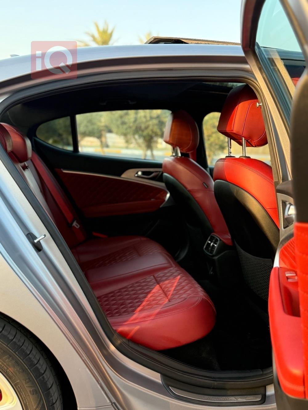 جنسس G70